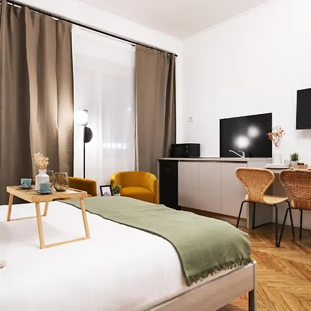 Easylife - - Cav 4 - Апартаменты *